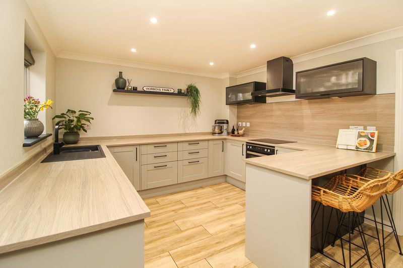 Property photo 3 of 17 Kitchen