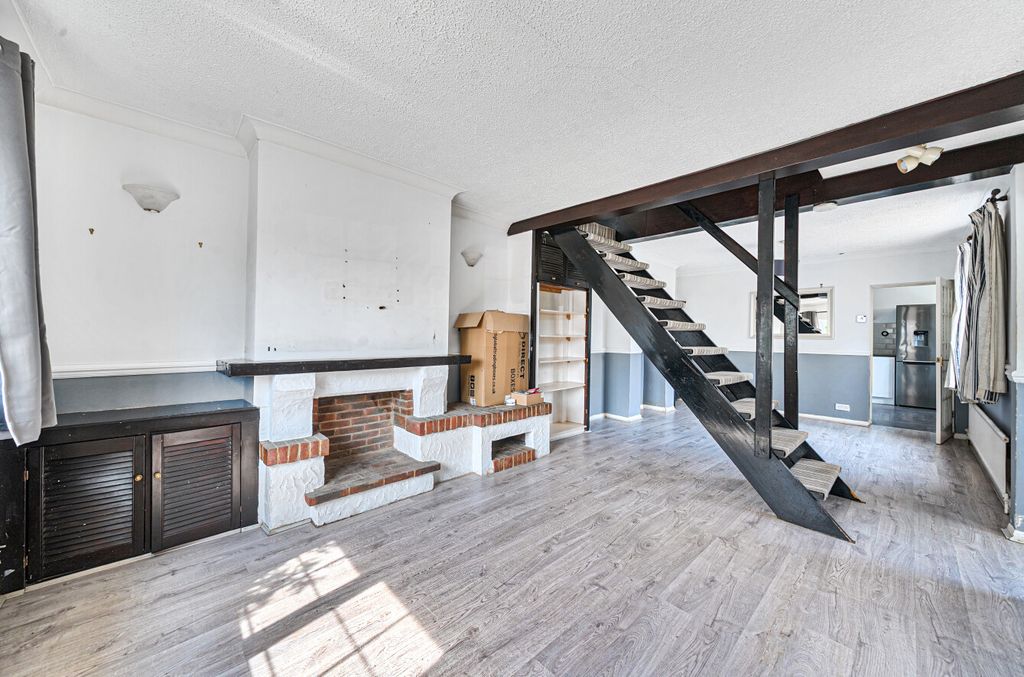 Property photo 3 of 16 1335129-2-689A3E5...