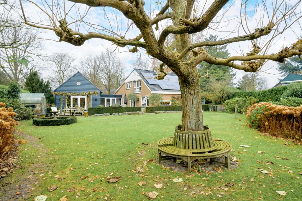 Property photo 2 of 53