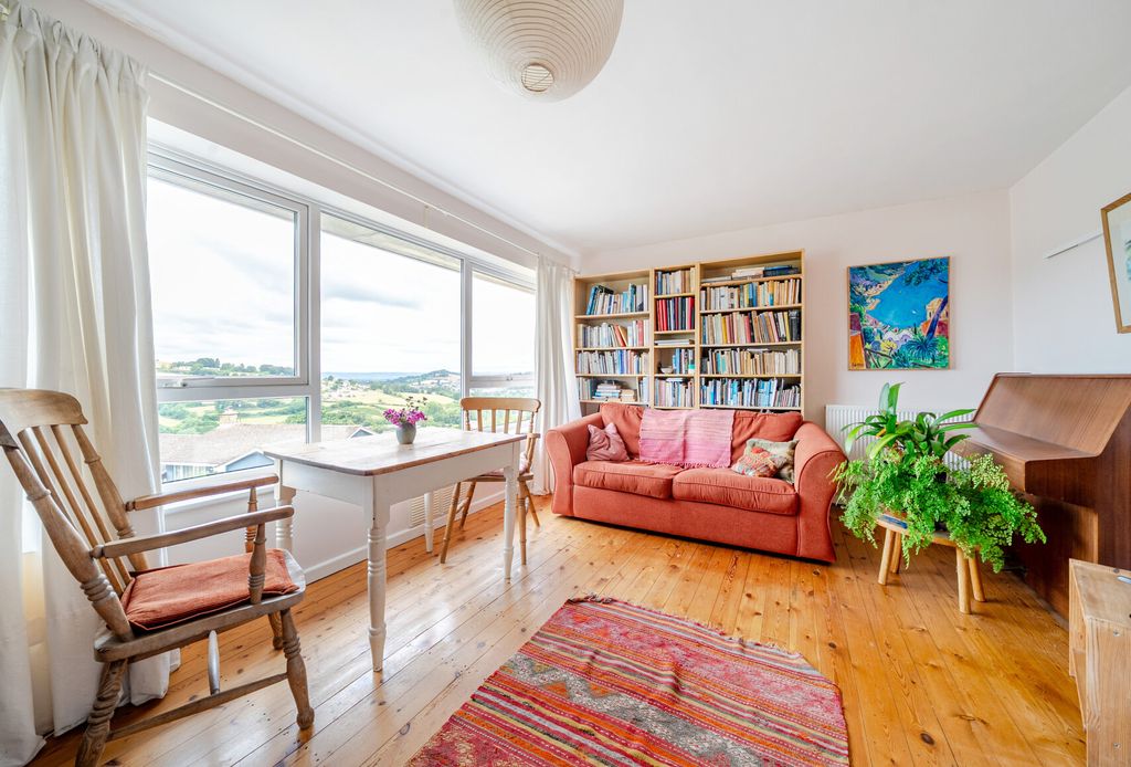 Property photo 2 of 23 1328085-12-687F75...