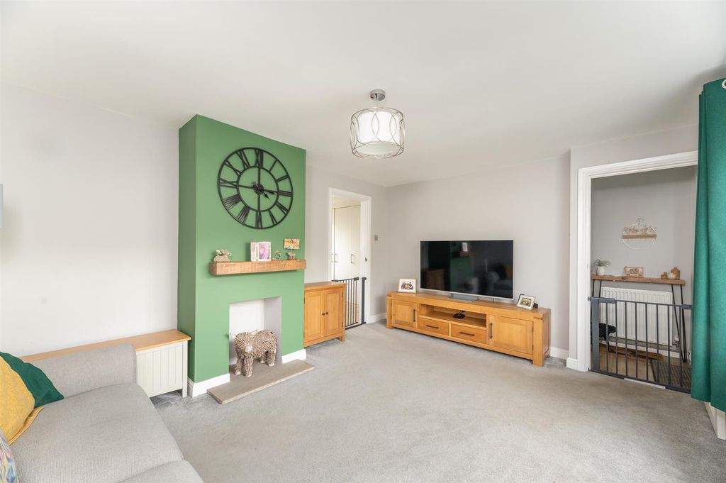 Property photo 2 of 24 Sitting Room