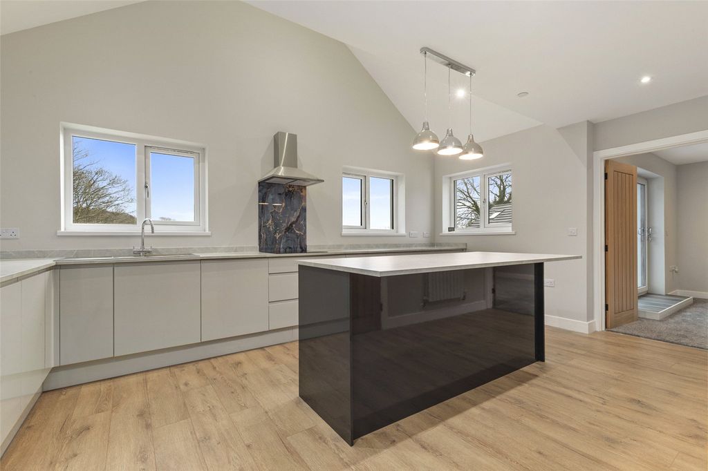 Property photo 3 of 39 Picture No. 05