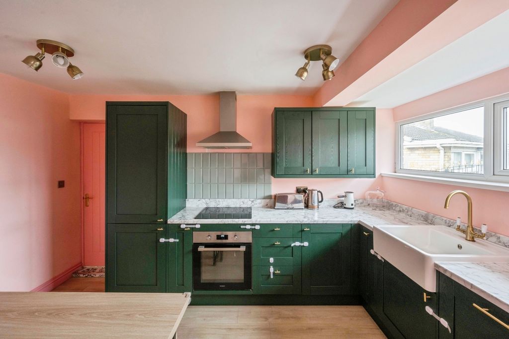 Property photo 2 of 12 Kitchen