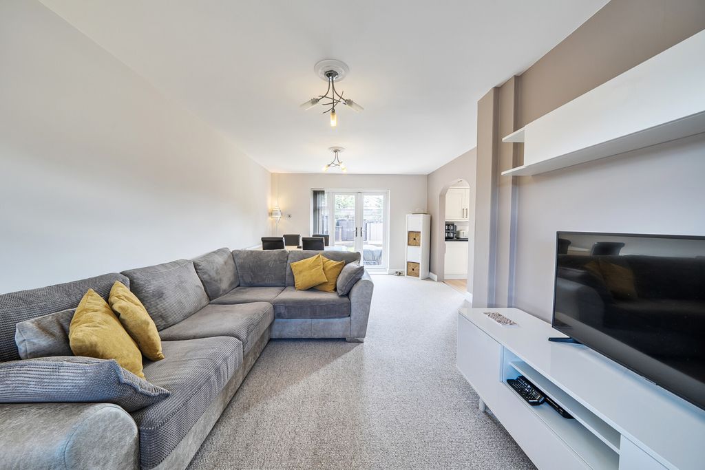 Property photo 2 of 18 1456563-7-6A04964...