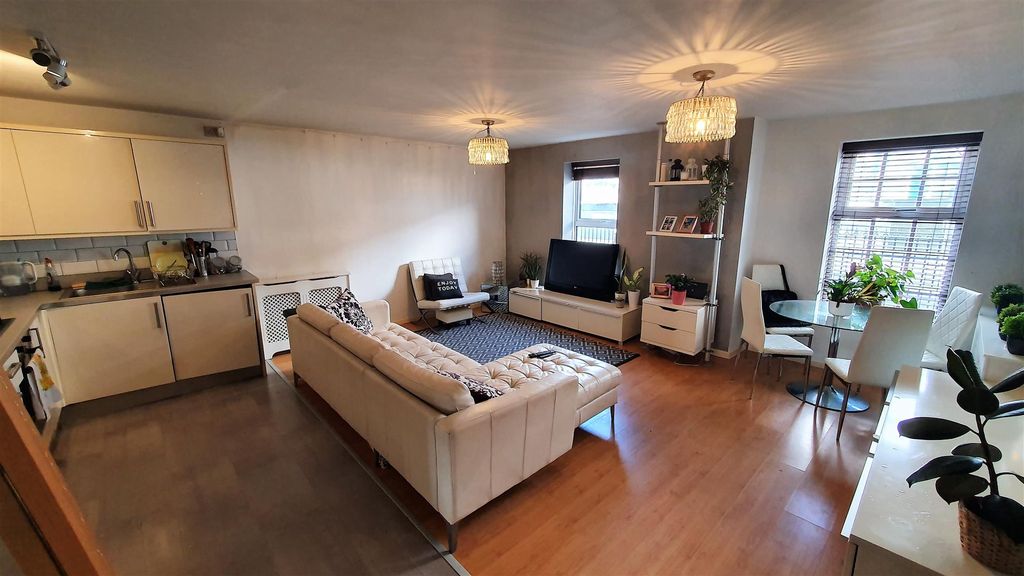 Property photo 3 of 25