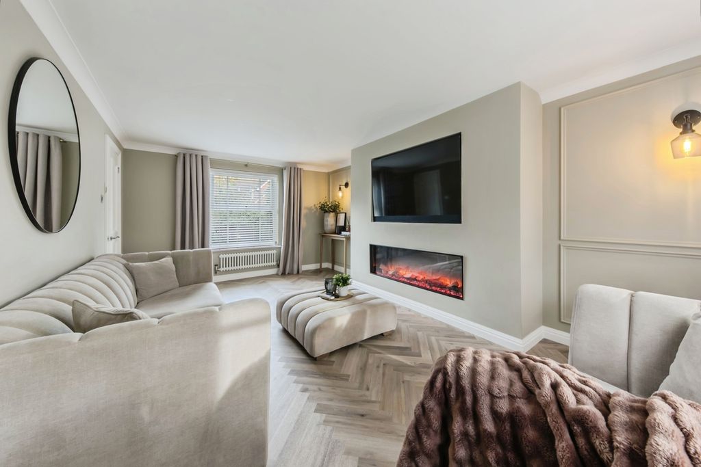 Property photo 3 of 28 Pbox-Img.Jpg
