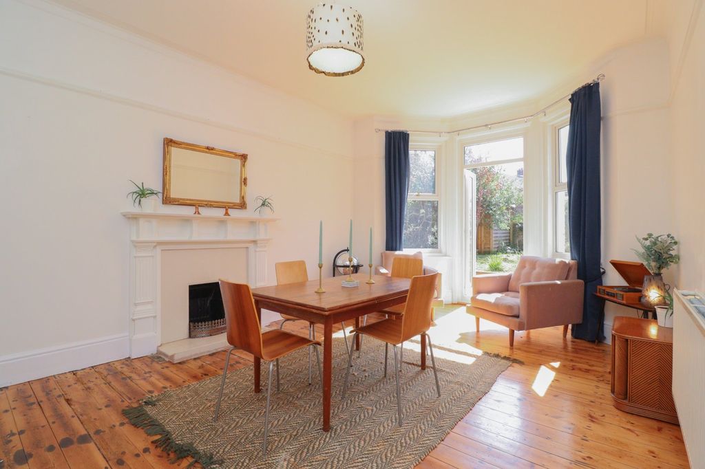 Property photo 3 of 12 Picture 3