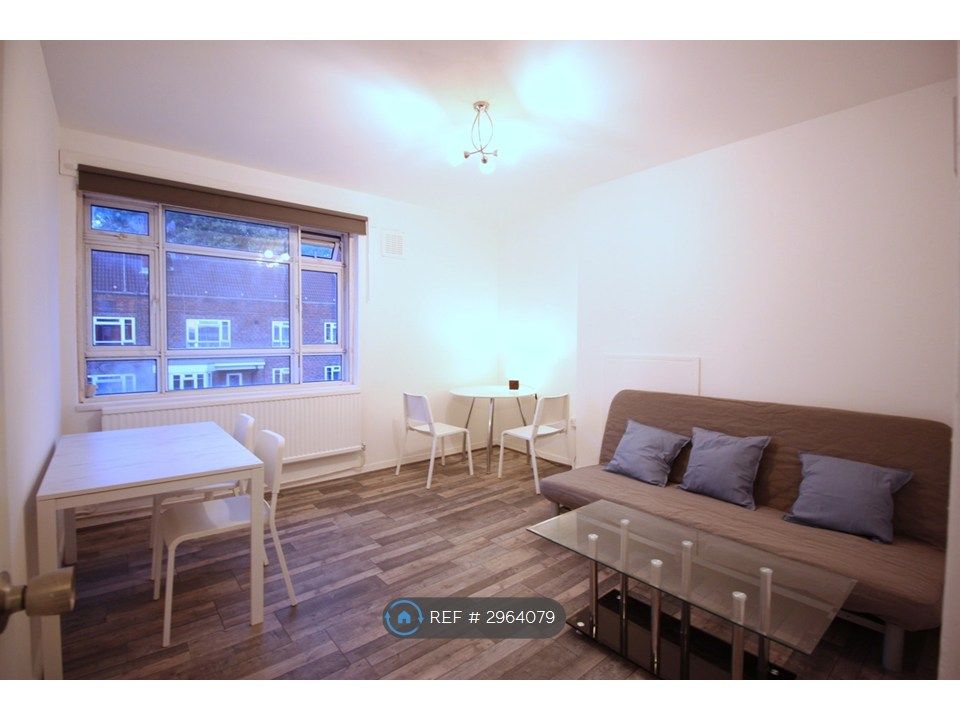 Property photo 1 of 6 Livingroom