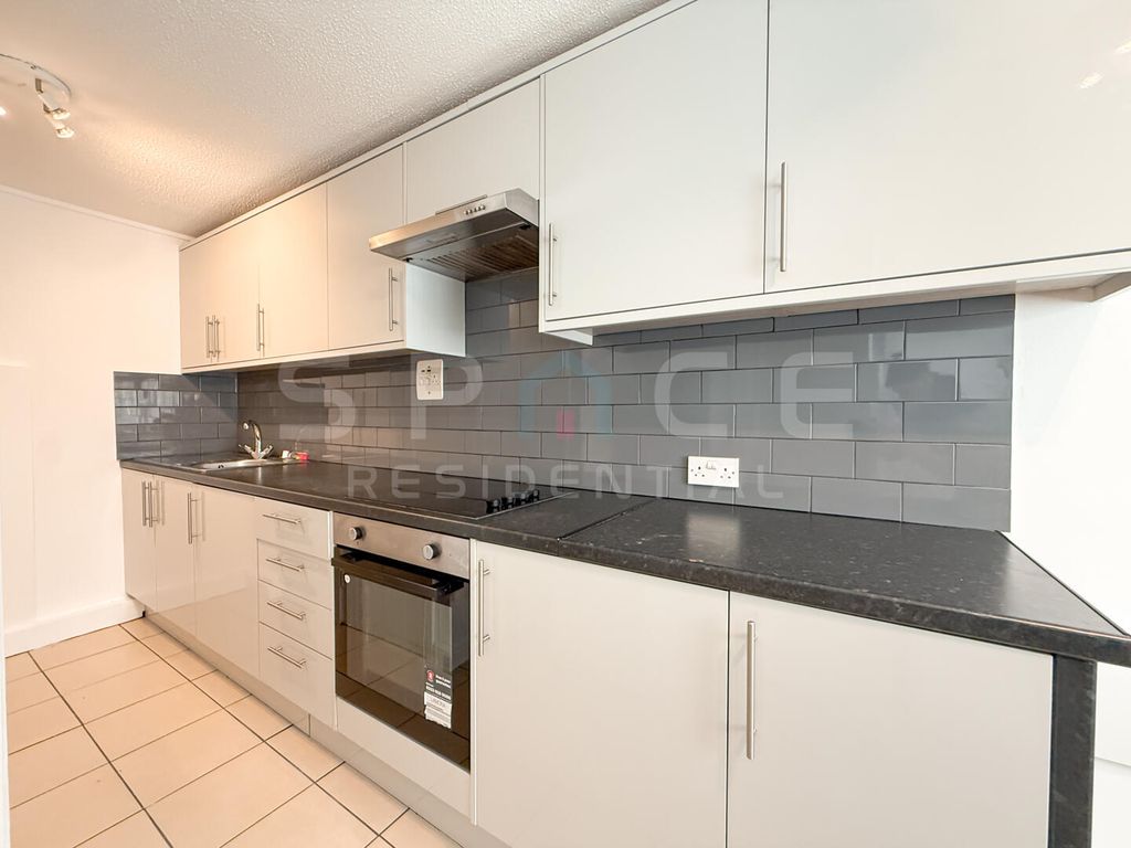 Property photo 3 of 12 Kitchen