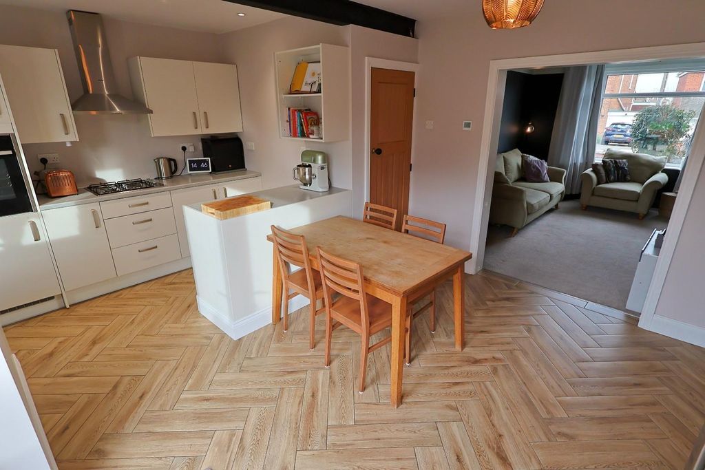 Property photo 2 of 19 Kitchen / Diner