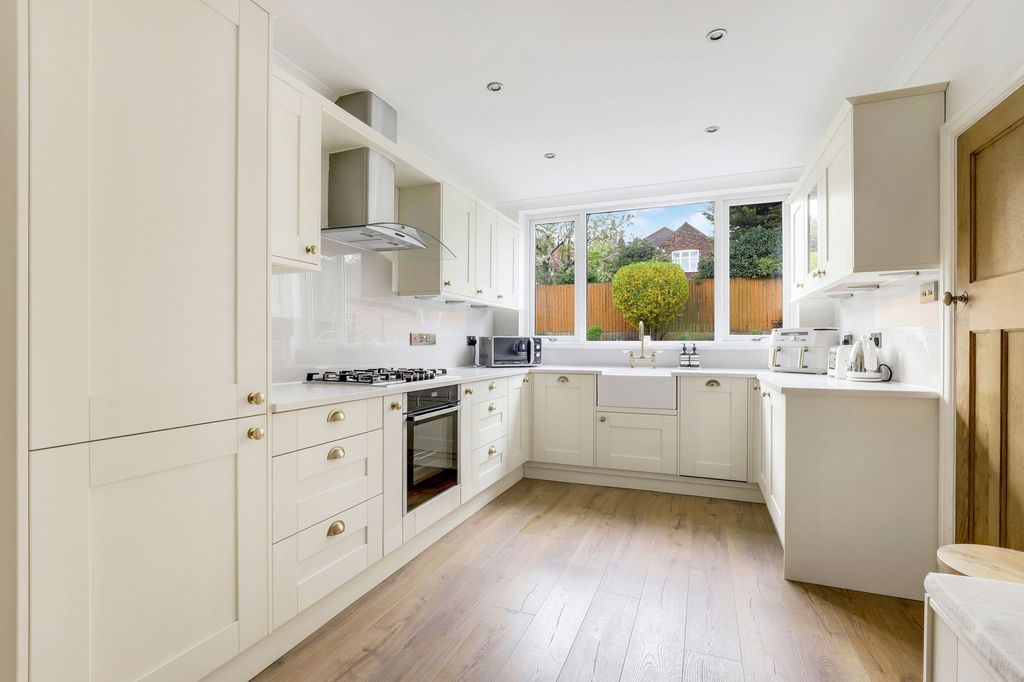 Property photo 3 of 25