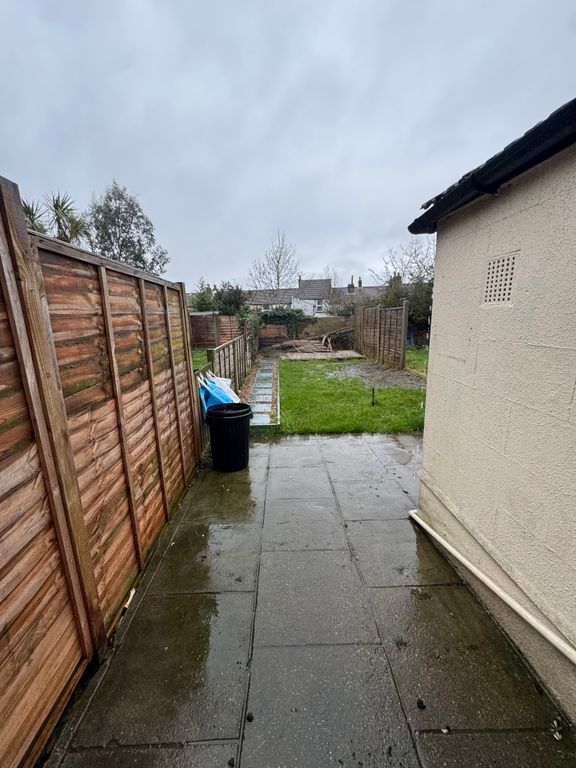 Property photo 2 of 7 Garden