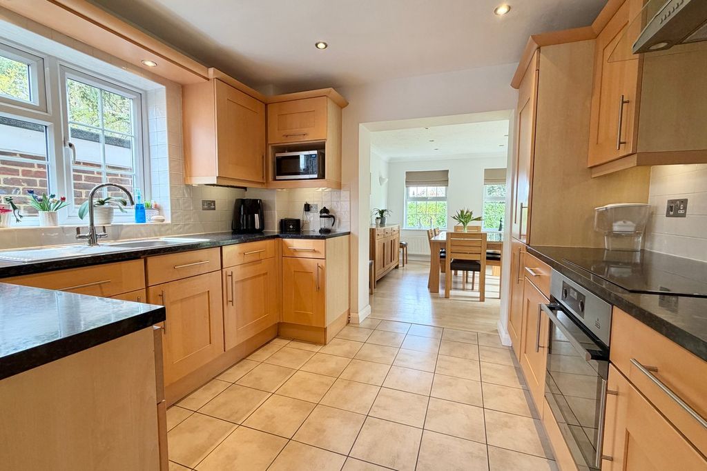 Property photo 2 of 20