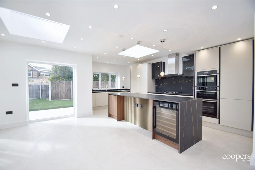 Property photo 2 of 16 Kitchen/Dinning Area