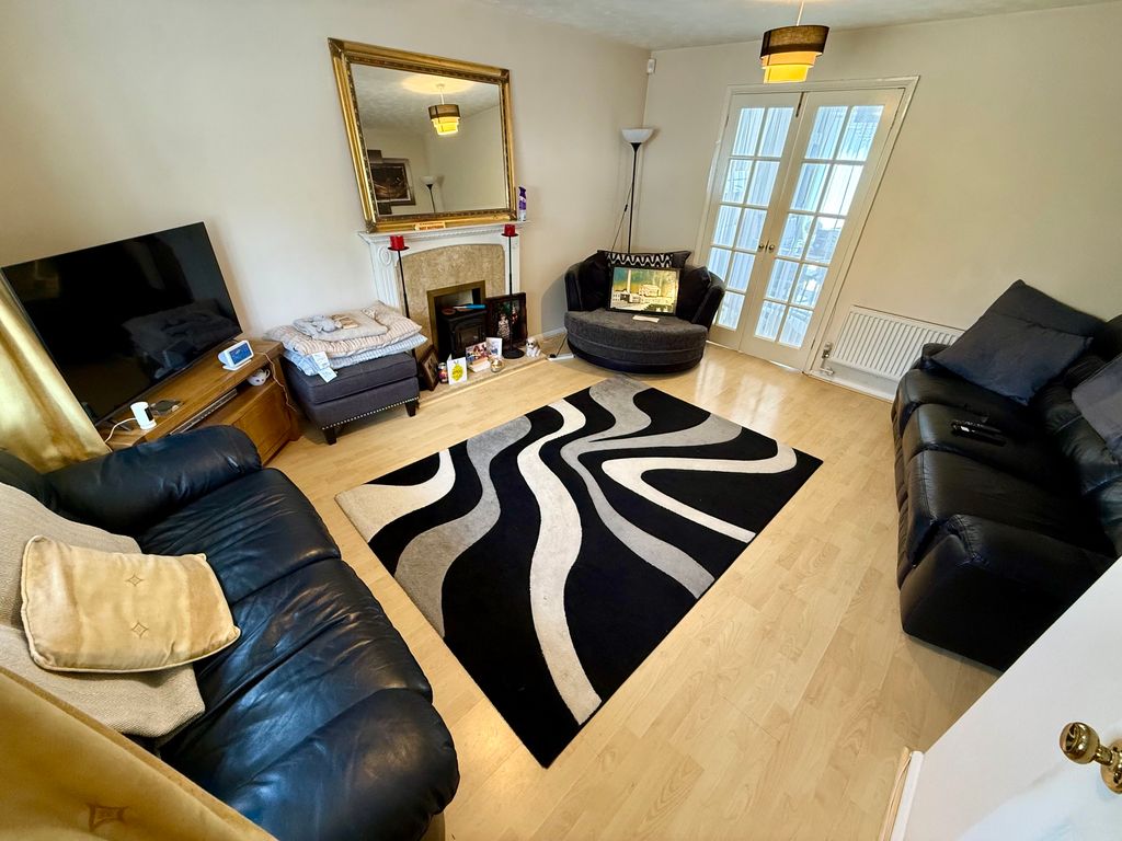 Property photo 2 of 20
