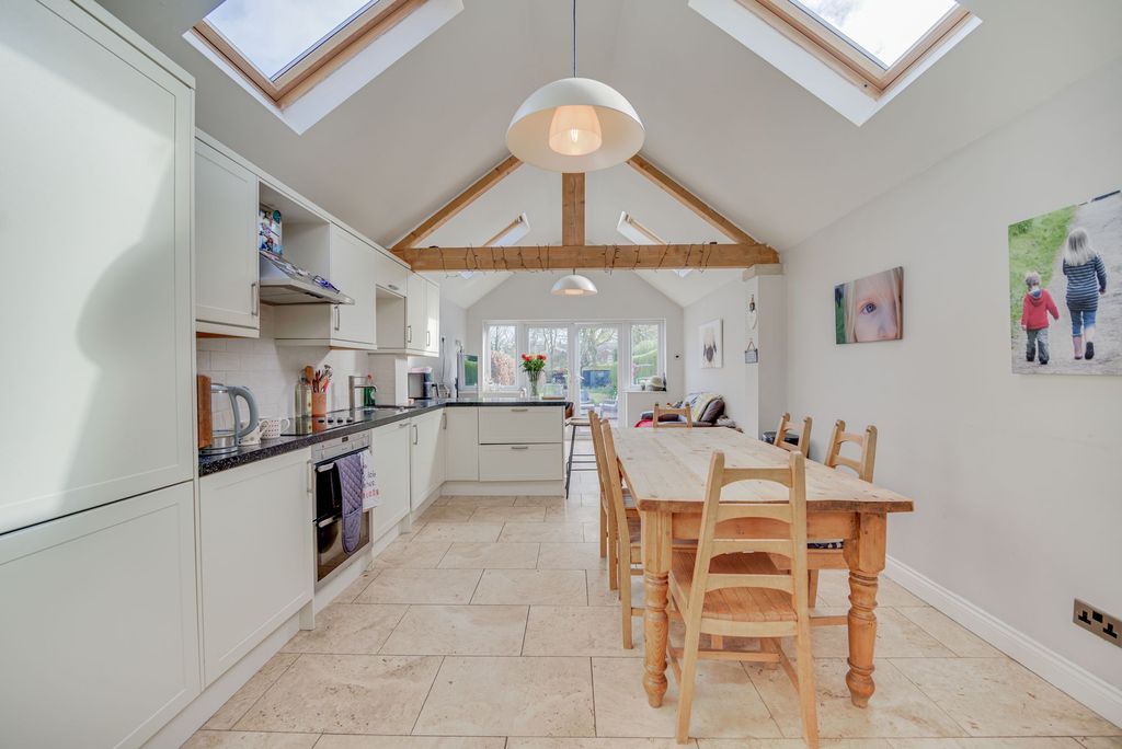 Property photo 2 of 28