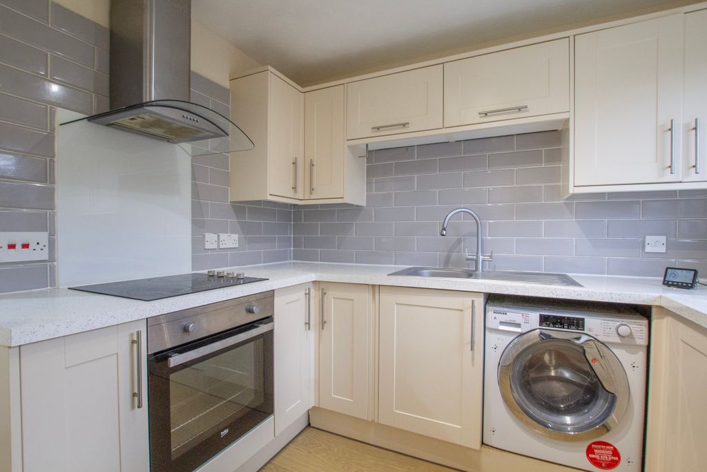 Property photo 2 of 9 Kitchen