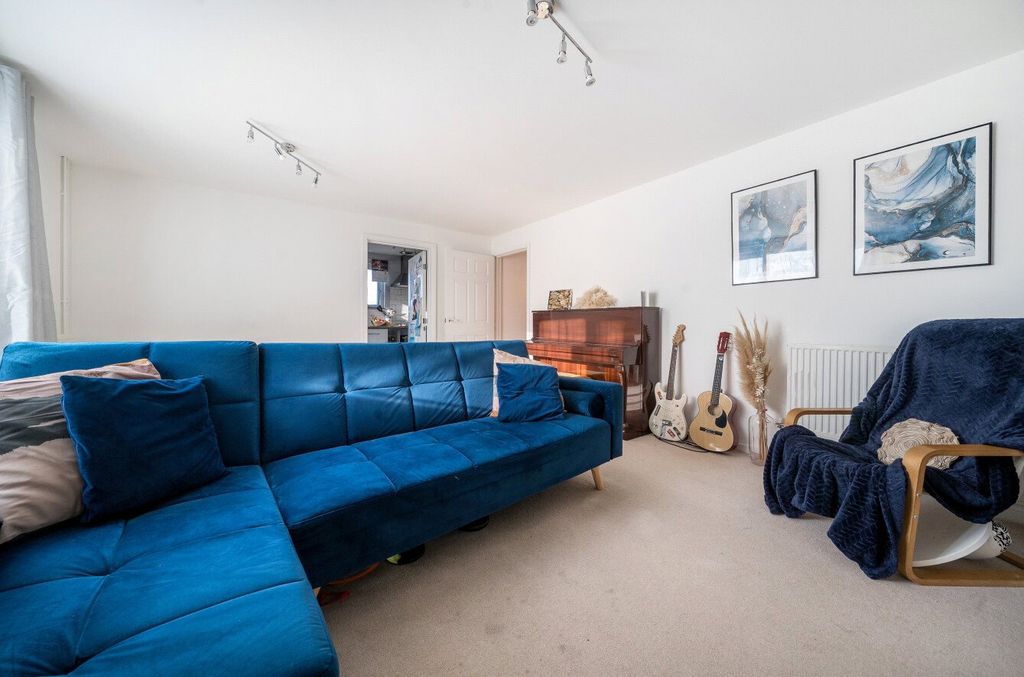 Property photo 3 of 17 Picture No. 02