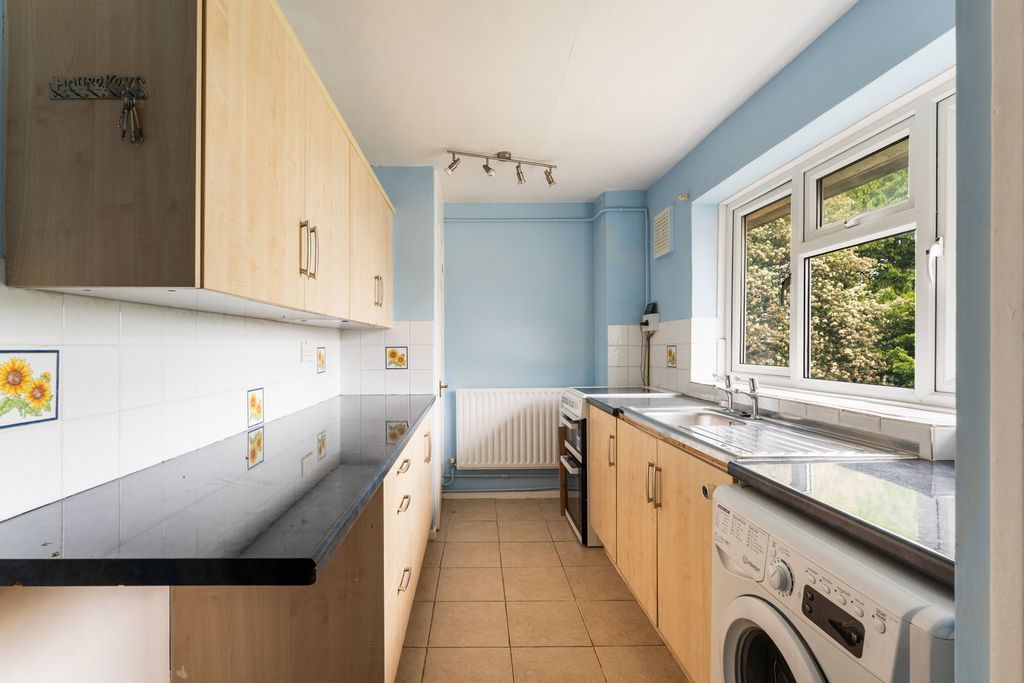 Property photo 3 of 12