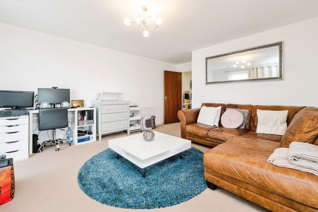 Property photo 3 of 15