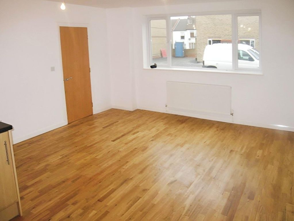 Property photo 2 of 4 5c480F54-Flat 206 20Holywell 20rd 20Lounge.Jpg