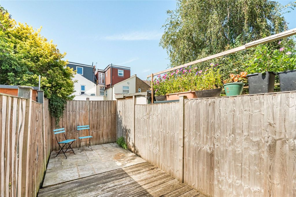 Property photo 3 of 16 Picture No. 01