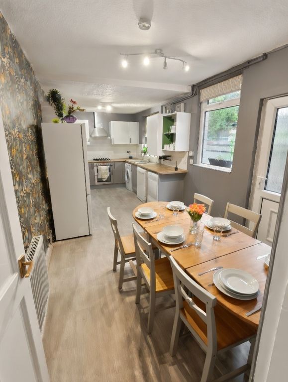 Property photo 1 of 23 4 Bed Terraced House To Rent Eileen Grove, Manchester M14