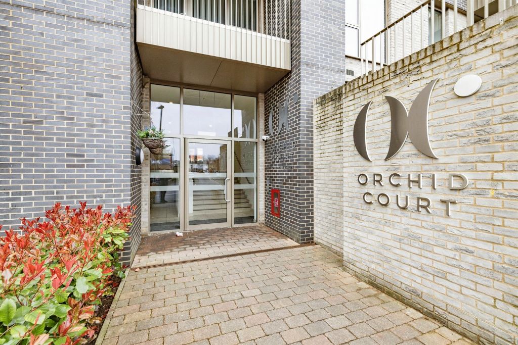 Property photo 1 of 17