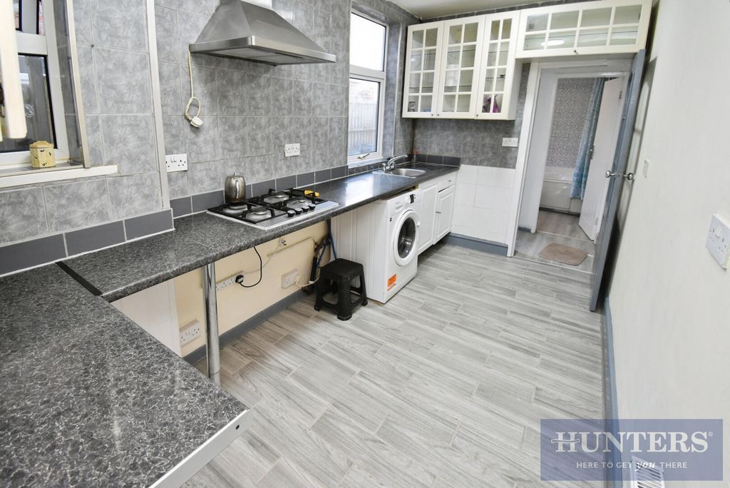 Property photo 2 of 10 Kitchen