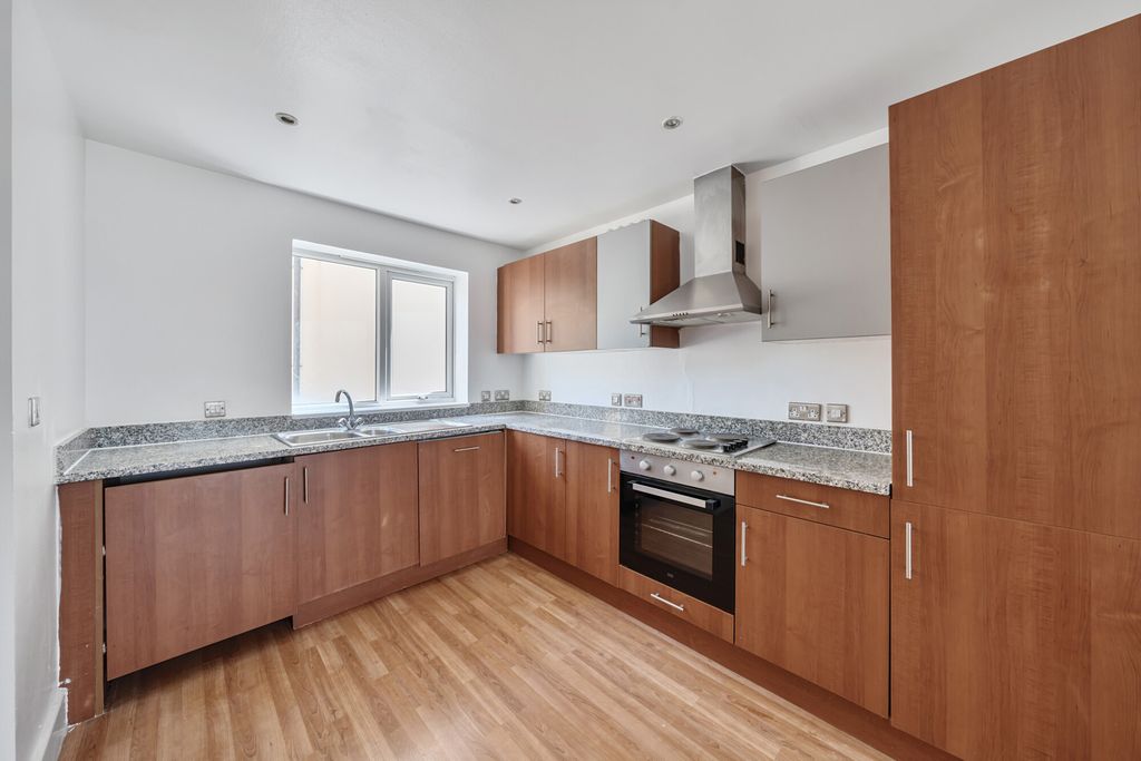 Property photo 2 of 11 Kitchen