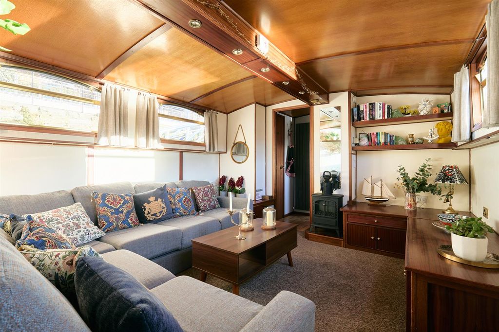 Property photo 2 of 36