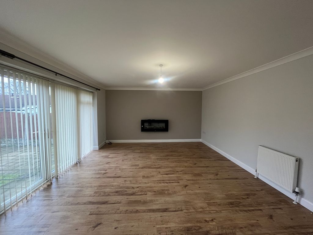 Property photo 2 of 28