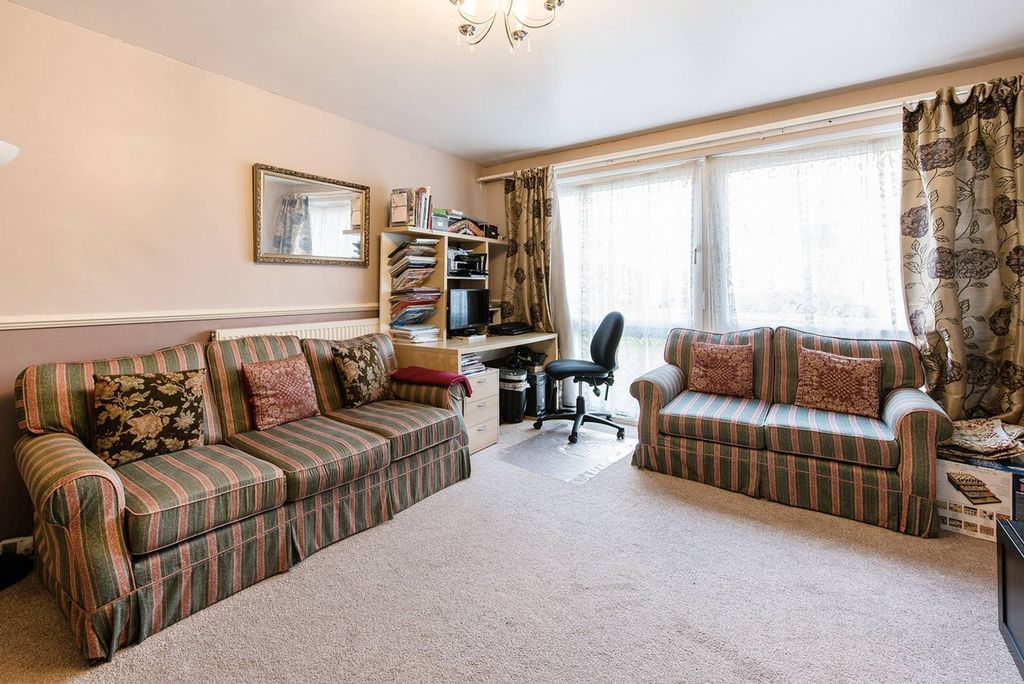 Property photo 2 of 5