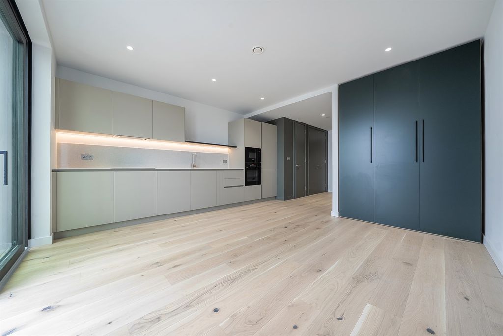 Property photo 1 of 16 (Main)