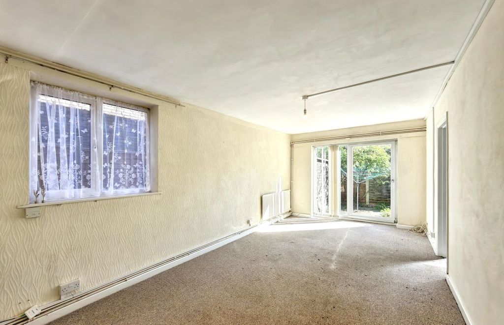 Property photo 2 of 8