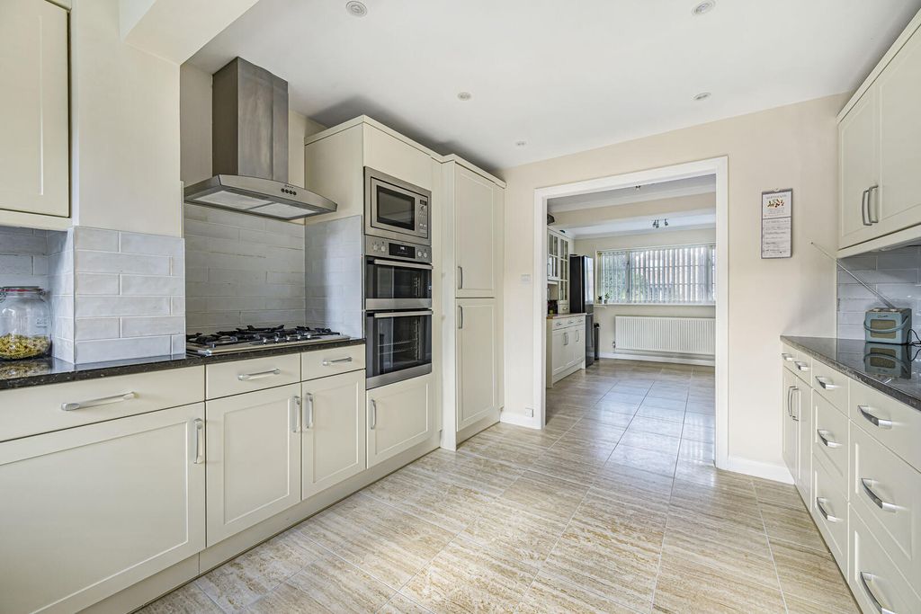 Property photo 3 of 41 Kitchen
