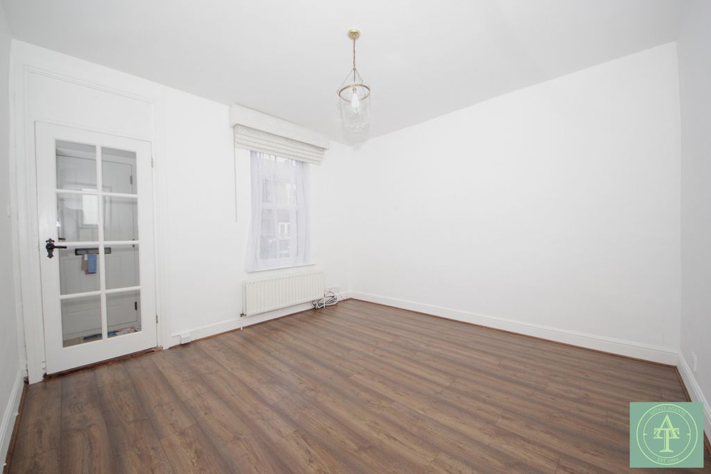 Property photo 2 of 16 Gallery