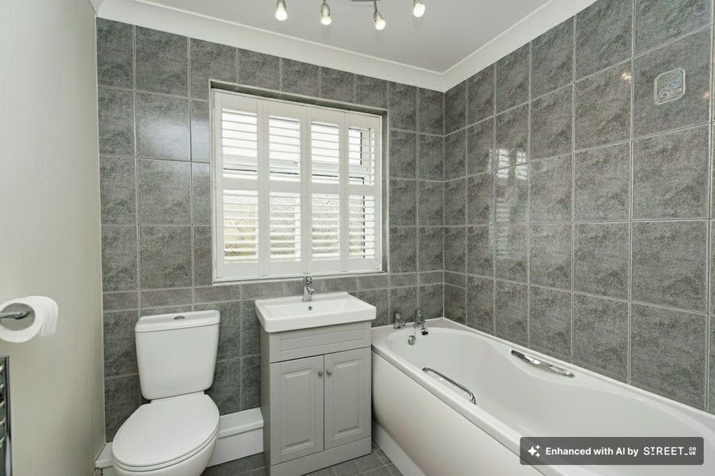 Property photo 3 of 31