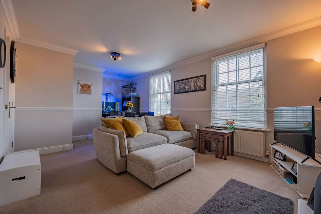 Property photo 3 of 27