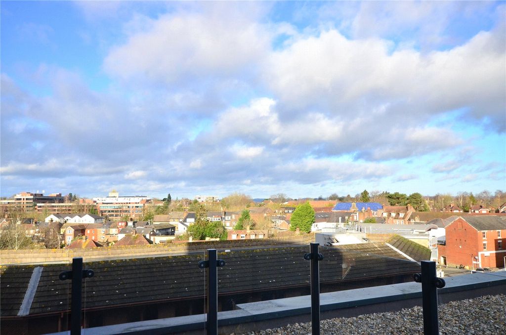 Additional image 16 of 2 bed flat for sale52 Queens Road, East Grinstead, West Sussex RH19