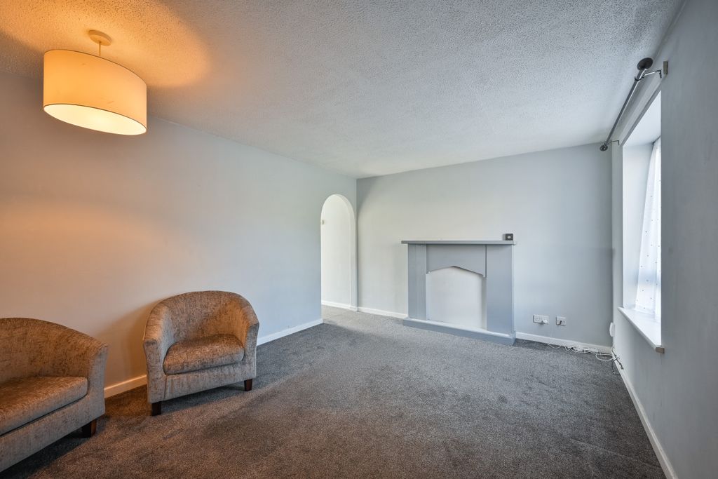 Property photo 2 of 18 Lounge