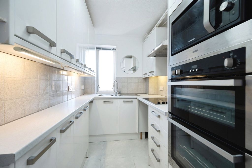 Property photo 3 of 12 Photo