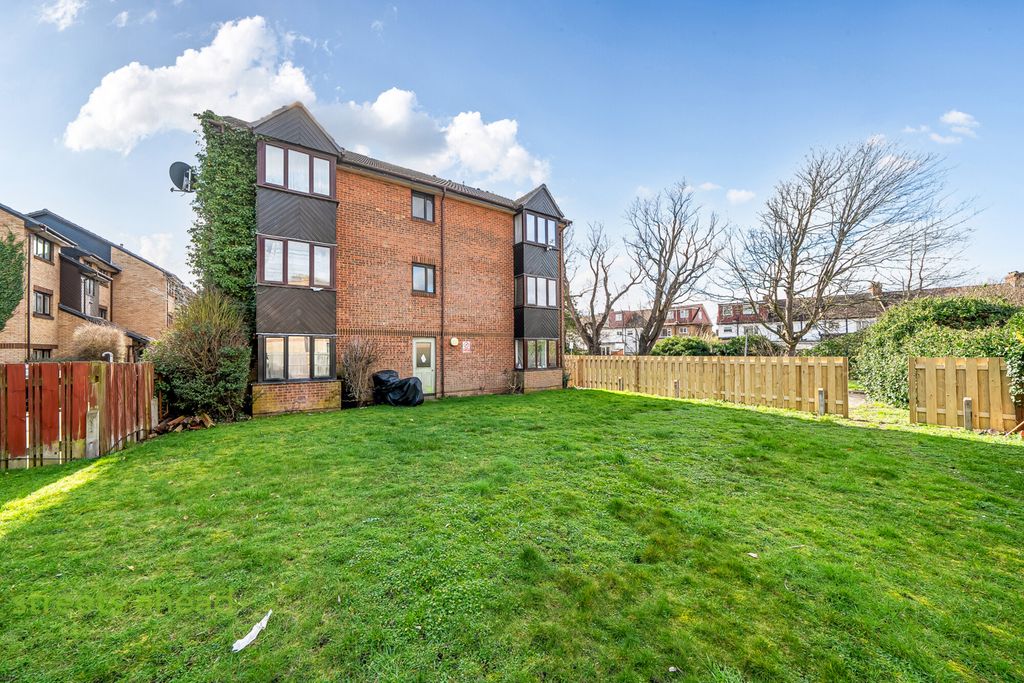 Property photo 2 of 15 73372433-50d2-414...