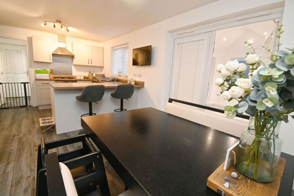 Property photo 3 of 23