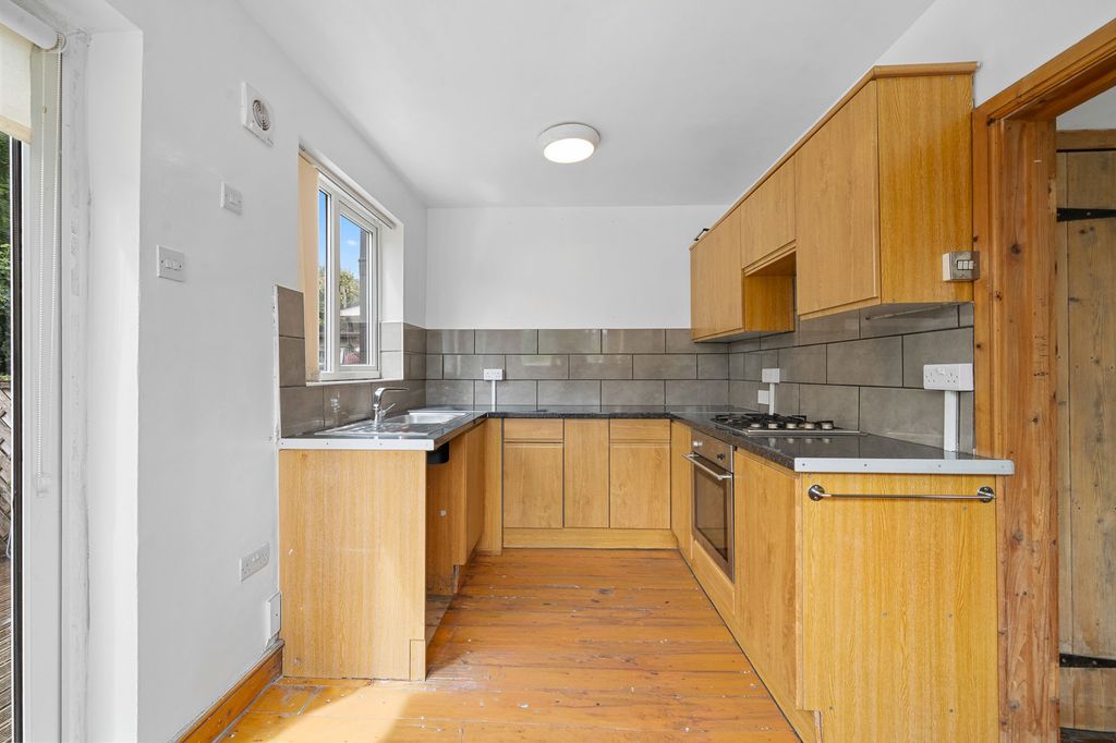 Property photo 2 of 23