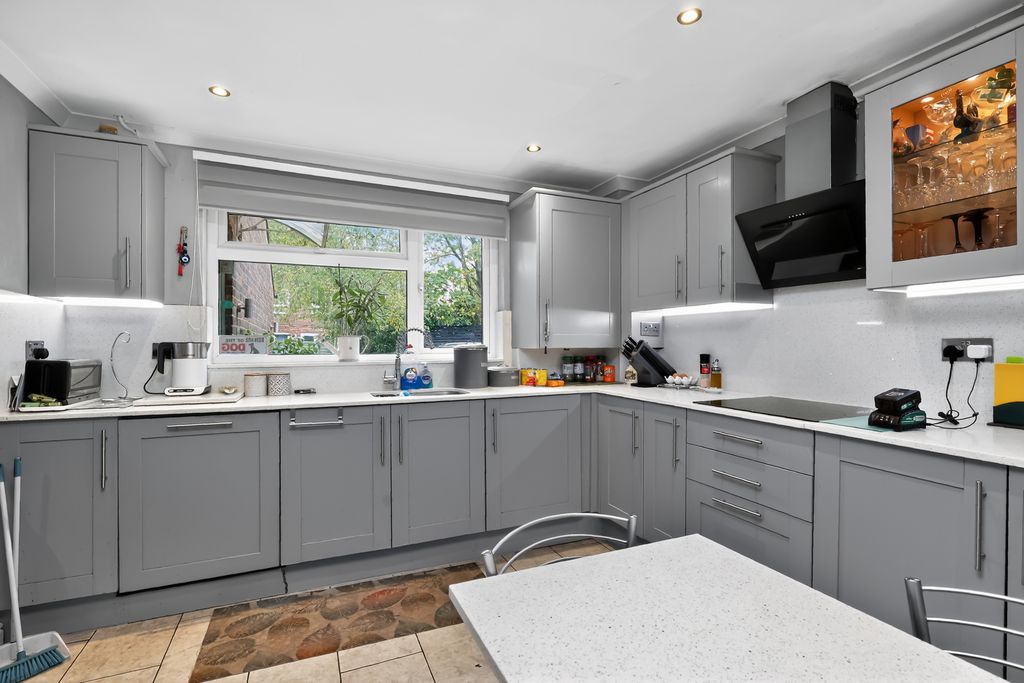 Property photo 3 of 29 Kitchen