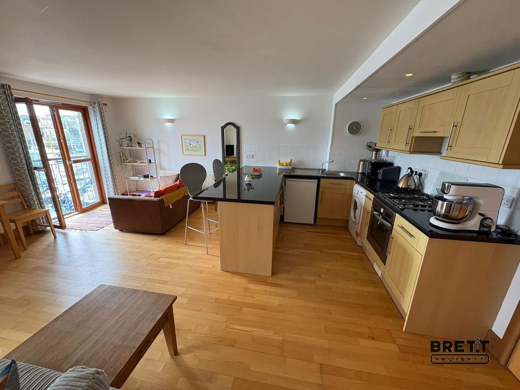 Property photo 3 of 7 Kitchen