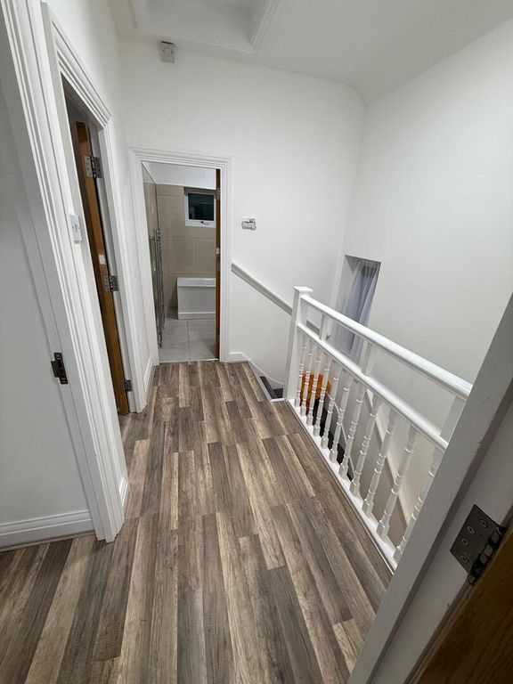 Property photo 1 of 10 Landing