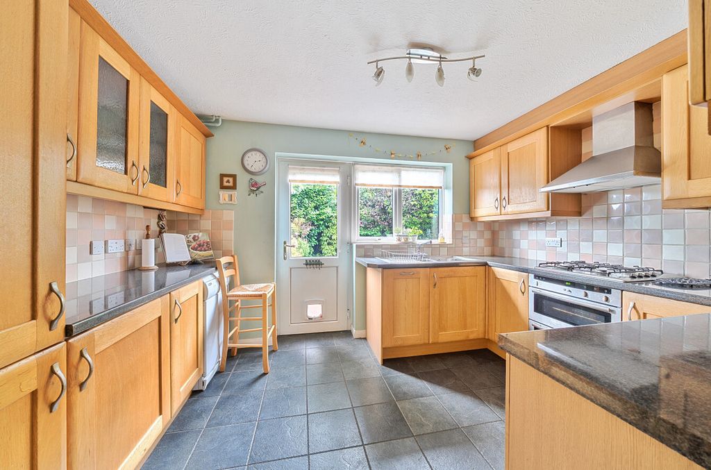 Property photo 2 of 48 1373027-16-6904c2...