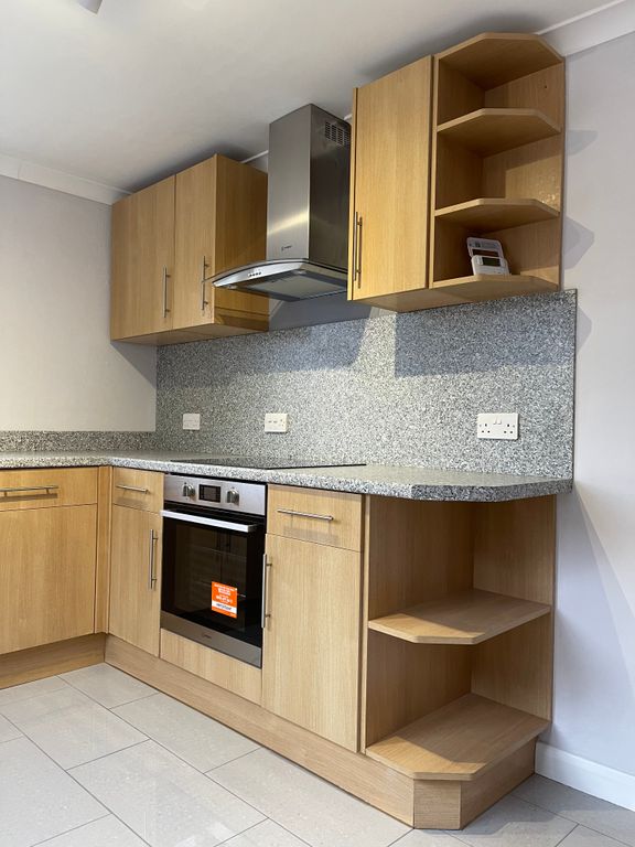 Property photo 3 of 12 Kitchen 2